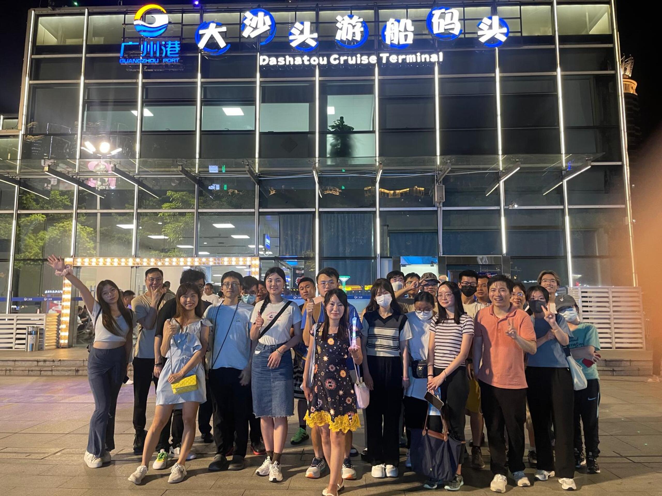 7月24日晚上乘船夜遊珠江