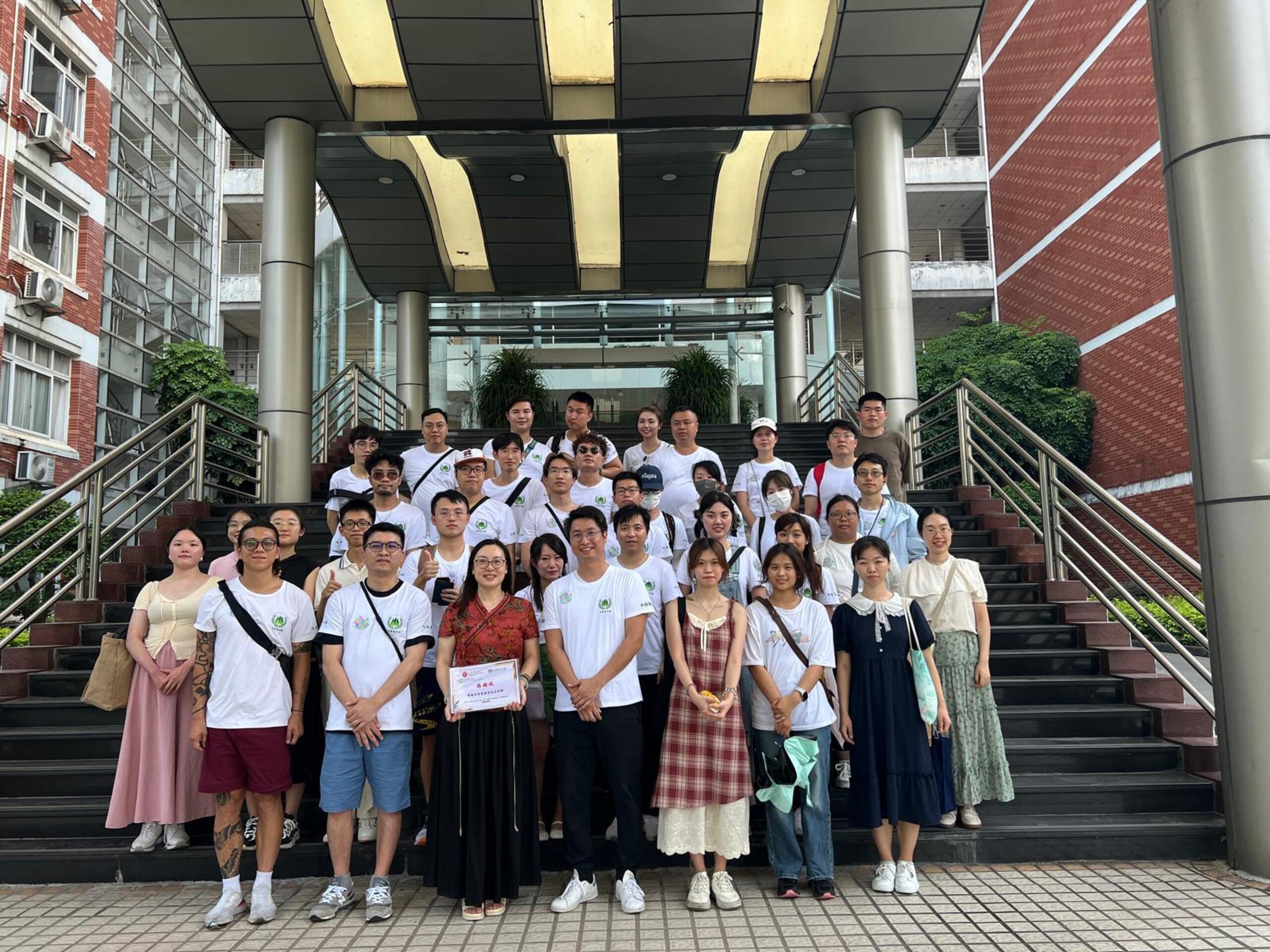 7月25日下午訪問廣州暨南大學