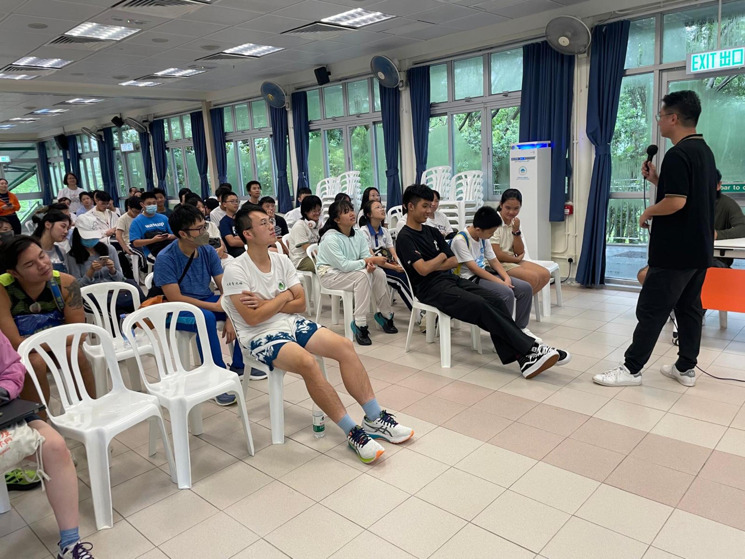 7月28日上午往返香港與內地青年作分享會 (3)